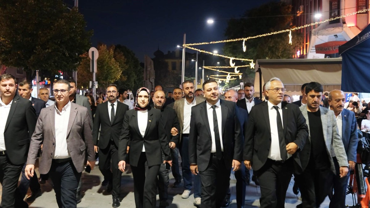 Konya Ülkü Ocakları  12 Eylül   Şehitleri İçin  Lokma Dağıttı 