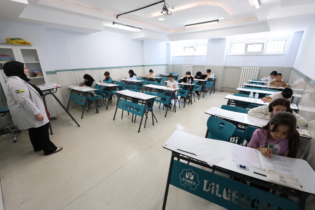 Konya 'da “Umre Ödüllü Siyer Bilgi Yarışması”nda Final Heyecanı Yaşandı
