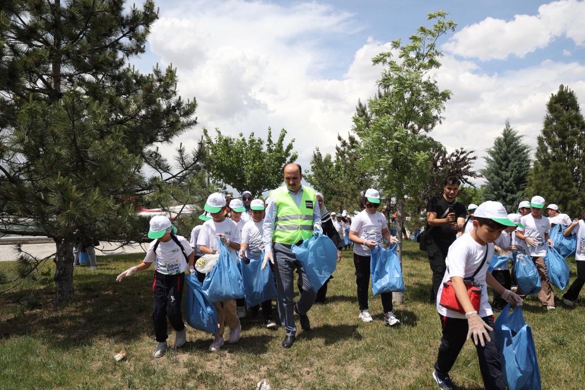 Konya'da Başkan Altay çocuklarla çevre için kolları sıvadı