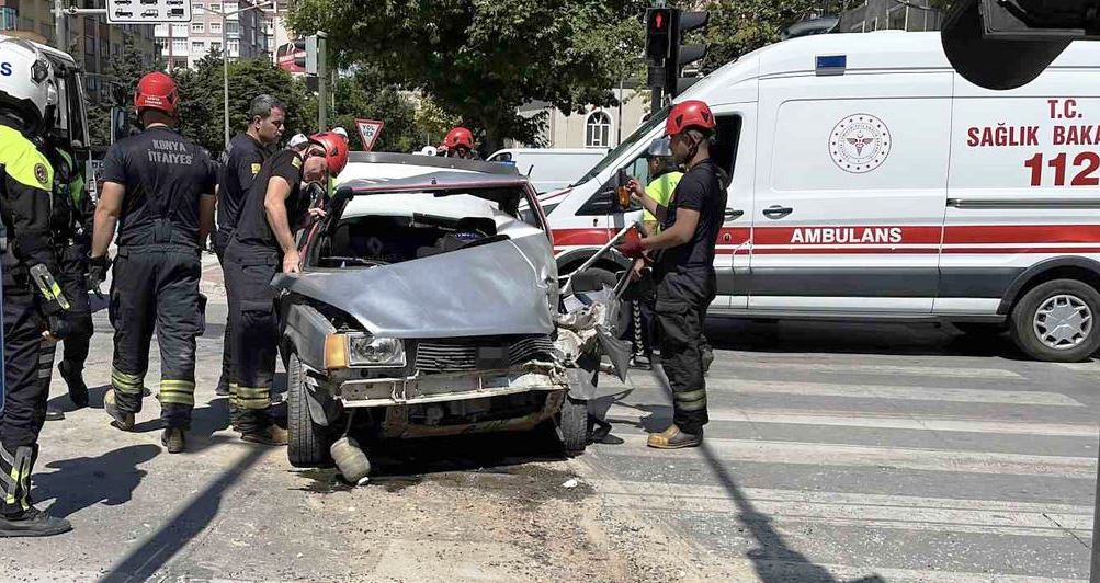 Konya'da Otomobil Kadırımdaki Vatandaşa Çarptı